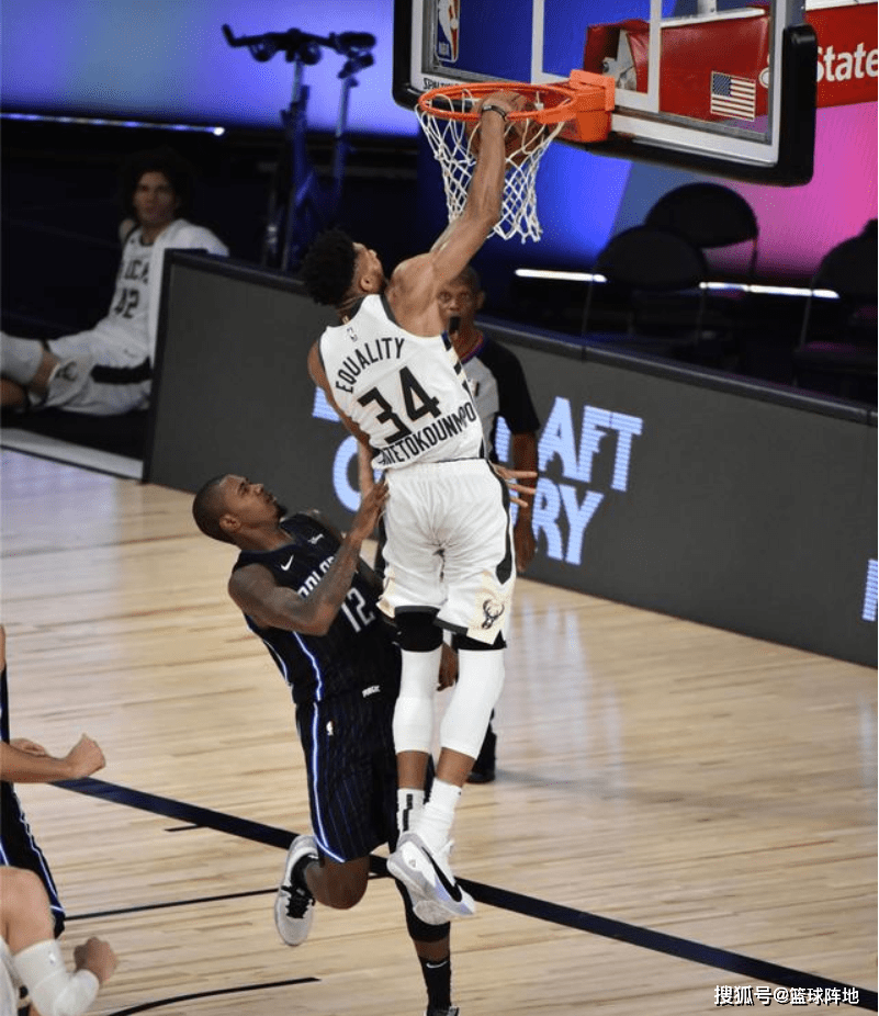 火箭横扫辽宁队,福克斯高光表现 火箭横扫辽宁队,福克斯高光表现