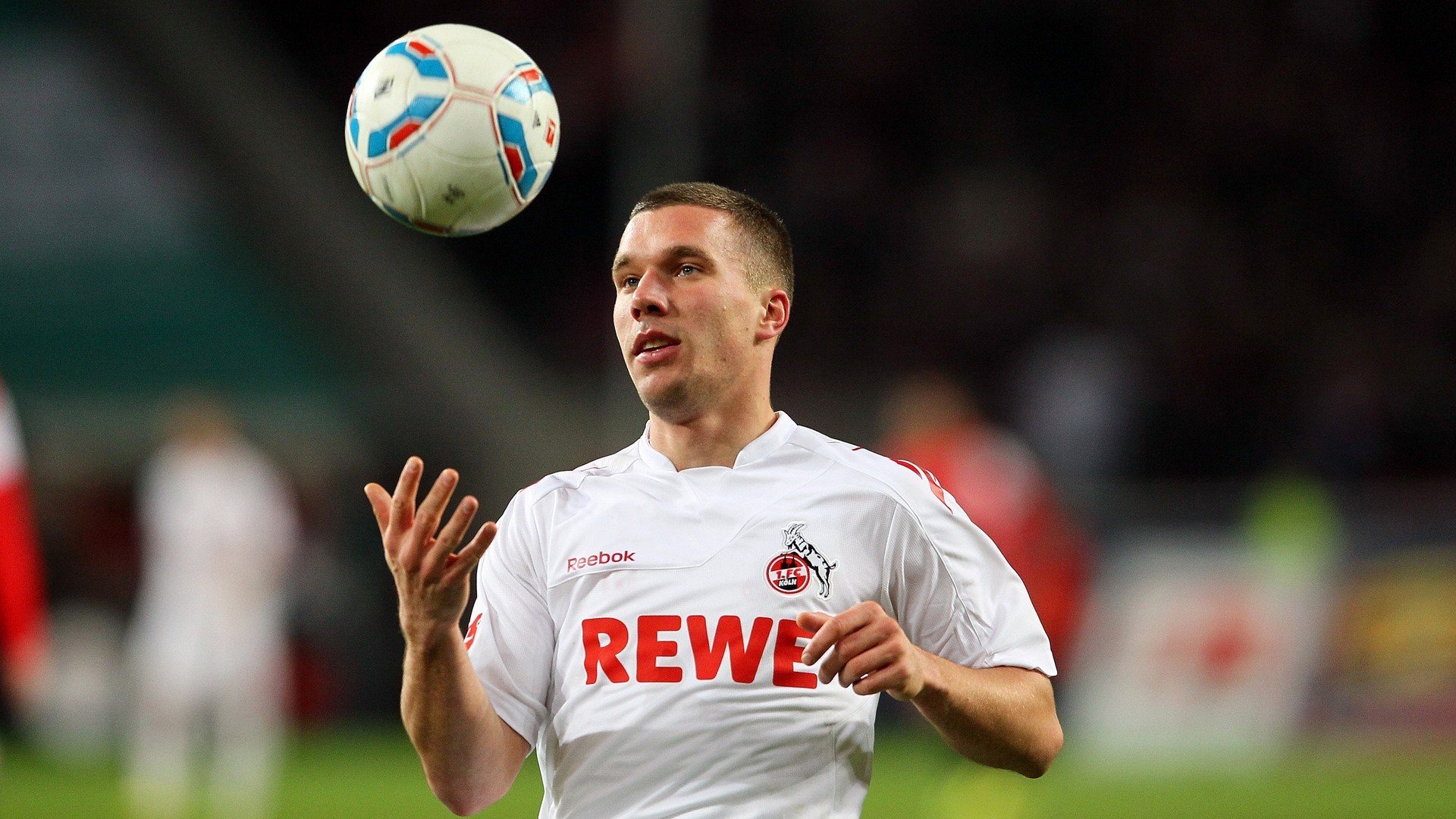 雄鹿稳稳拿下新疆队，杰伦格林在欧冠淘汰赛接管比赛，体育全球化下的新叙事