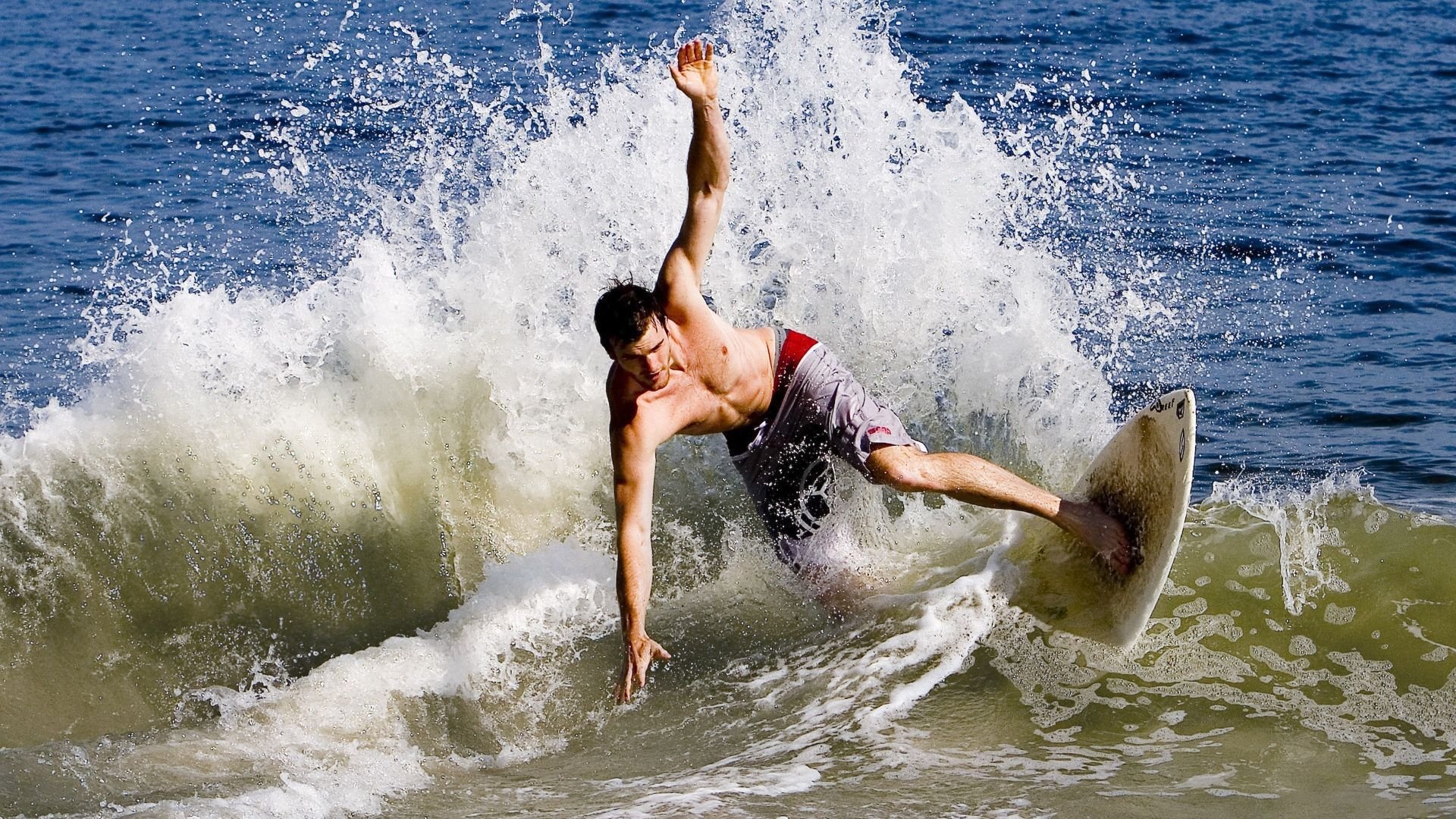 独行侠客场带走胜利，霍勒迪关键攻防锁定胜局