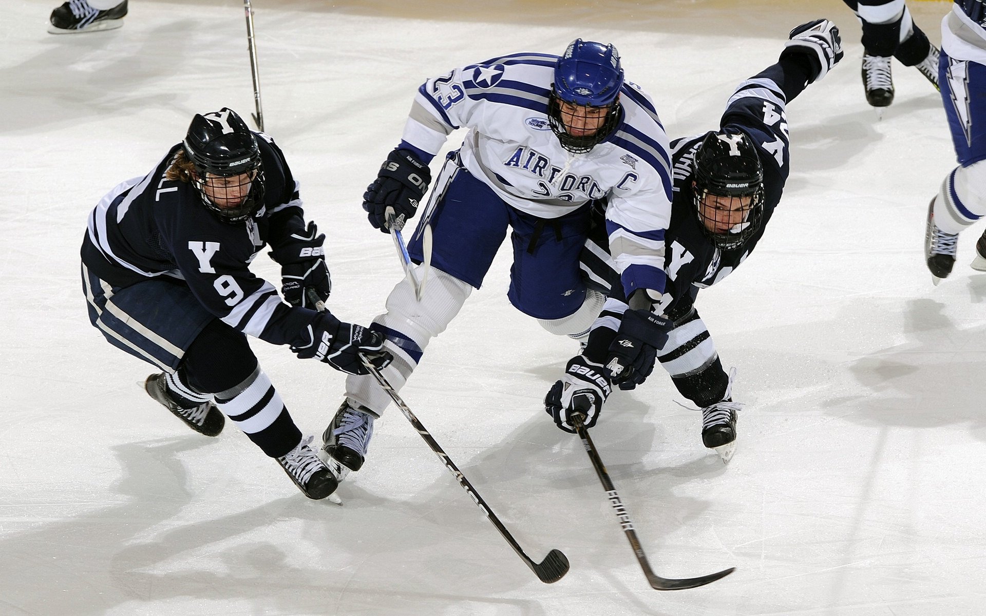 德甲争冠战之夜,约基奇统治全场,当篮球智慧照亮绿茵场